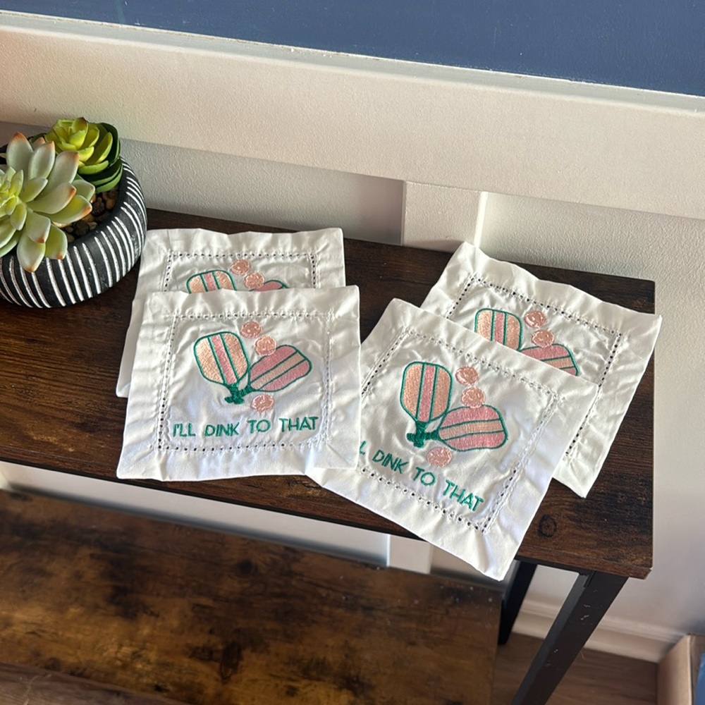 8 OAK LANE pickleball embroidered cocktail napkin set of 4 in white